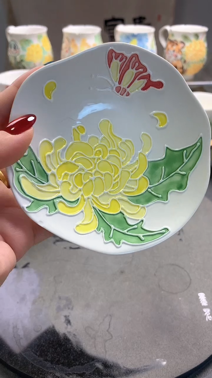 一味*手绘*彩蝶戏菊碟