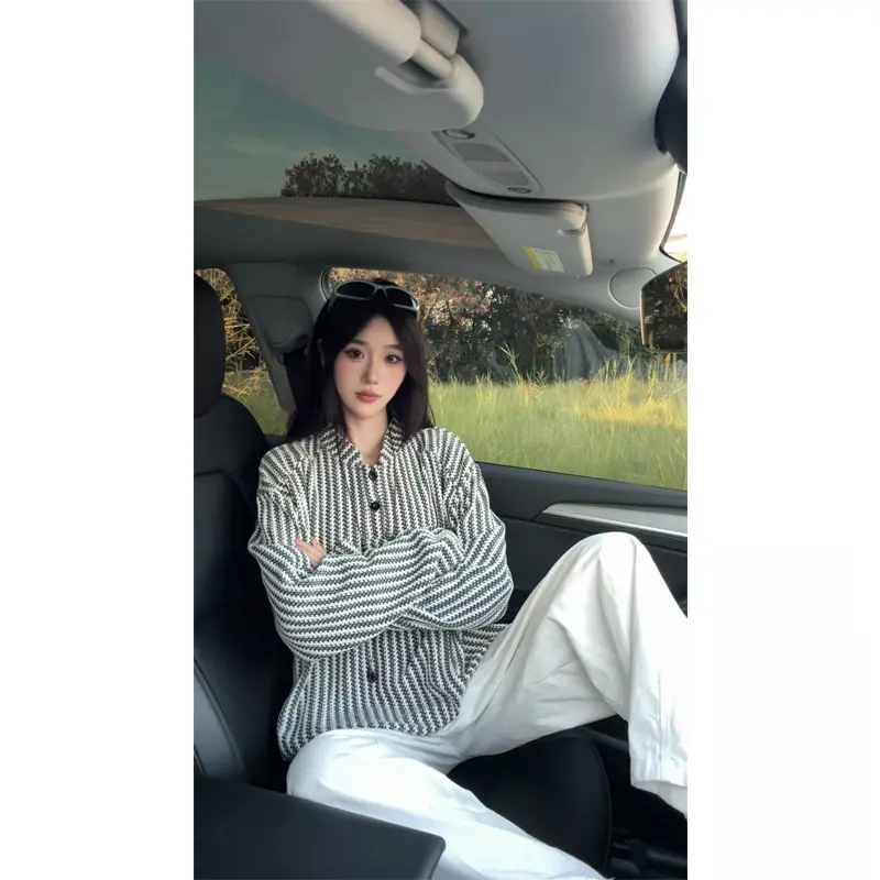 早秋季鱼骨纹纽扣长袖黑白拼色条纹卫衣打底衫