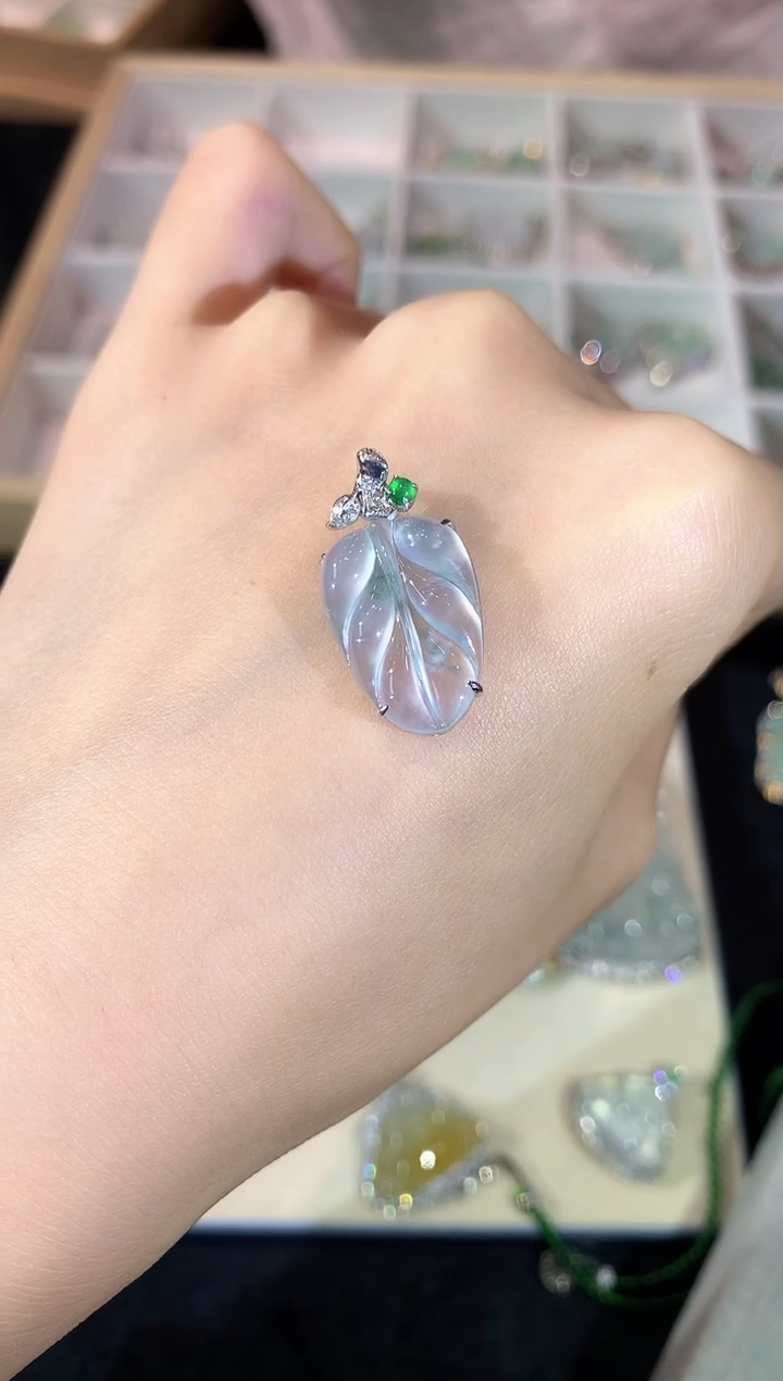 【闪购商品】翡翠18K金镶嵌吊坠(不含链)a48时尚