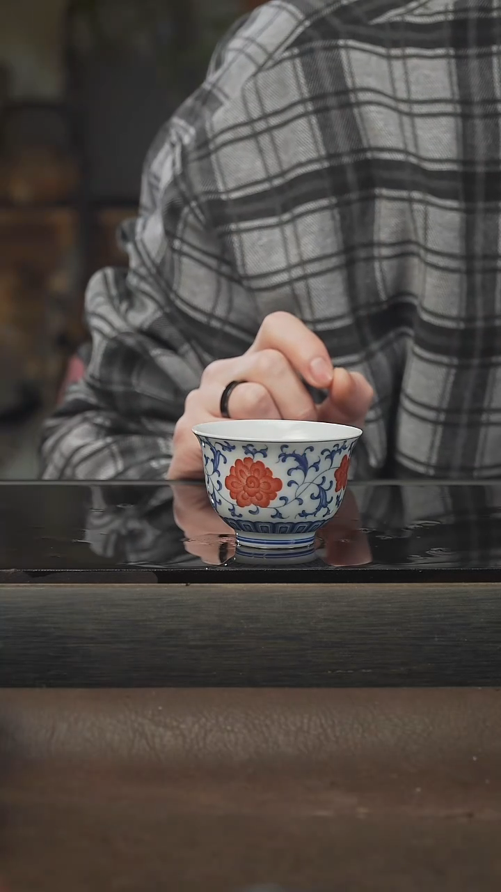 茶壶紫砂缠枝莲纹釉里红，70cc