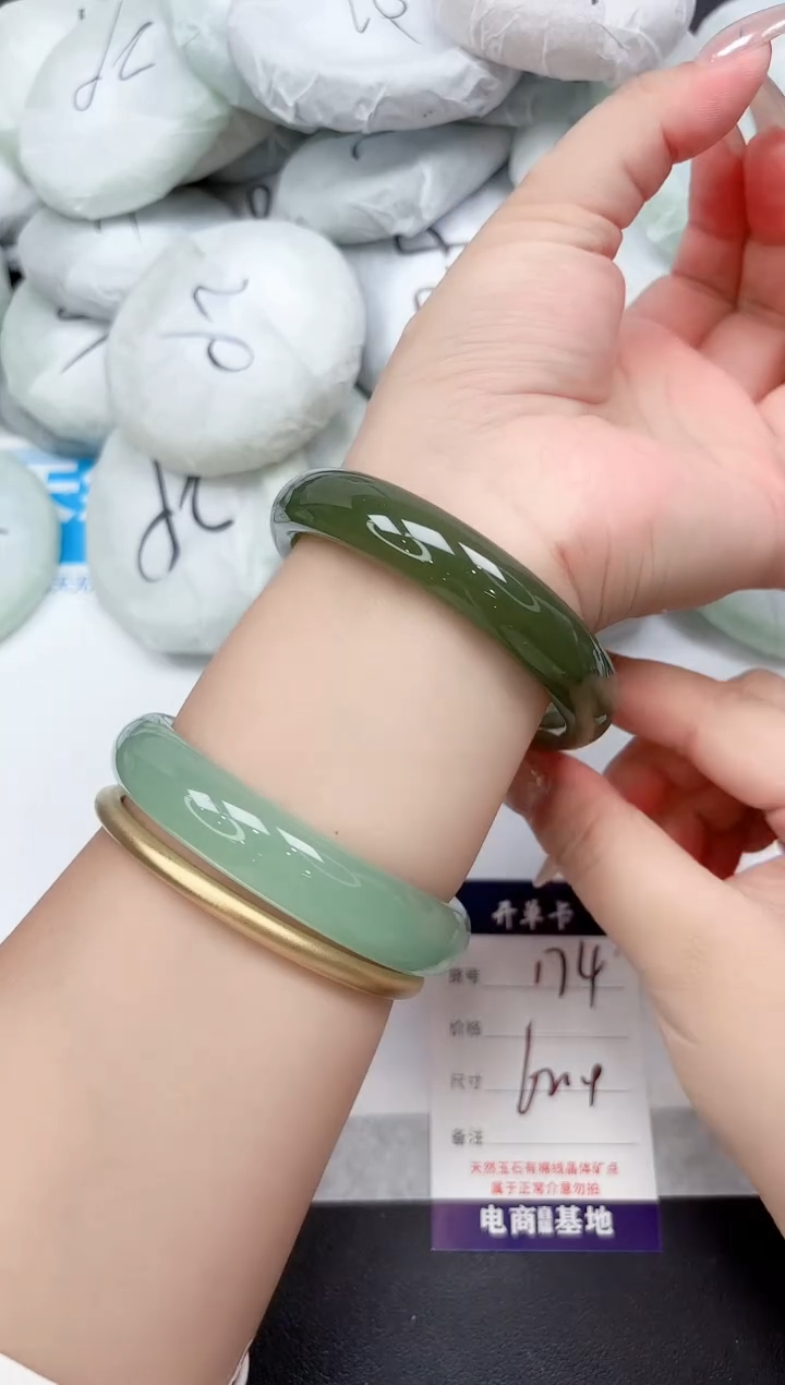 未镶嵌手镯石英质玉174-62.4
