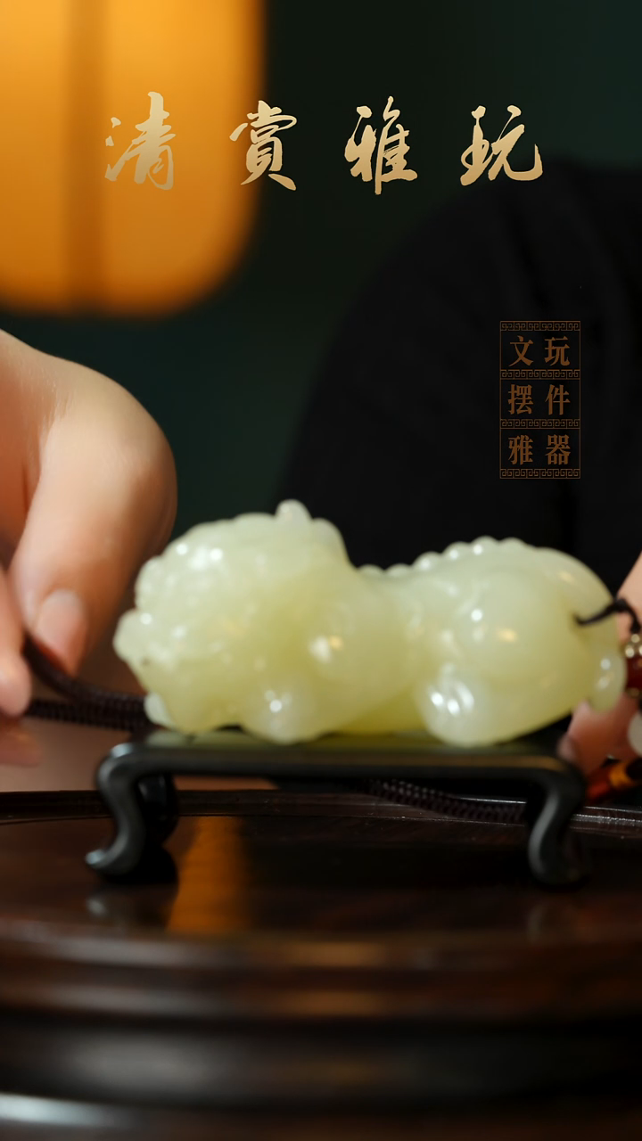 玉《吞金貔貅》手把件摆件