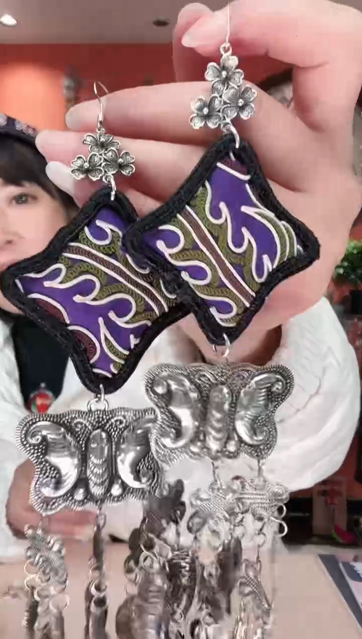 织绣非遗手工苗绣刺绣首饰102