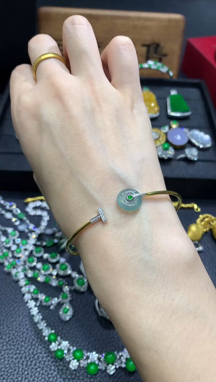 18K金镶嵌手链翡翠30团购