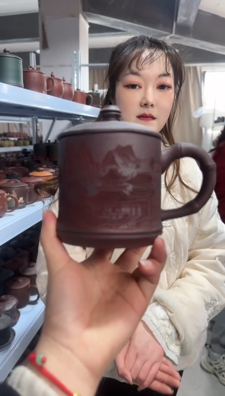 【闪购商品】紫砂盖杯紫砂盖杯铁红砂刻绘山水
