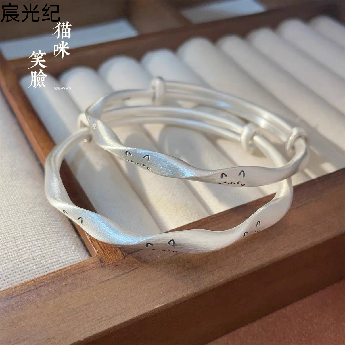 足银手镯 宝宝款莫比乌斯猫咪笑脸实心古法扭纹纯银推拉精致手镯