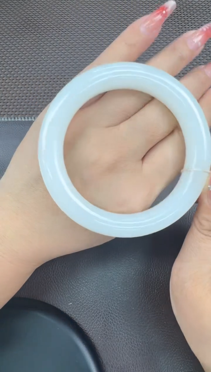 【闪购商品】和田玉手镯未镶嵌60