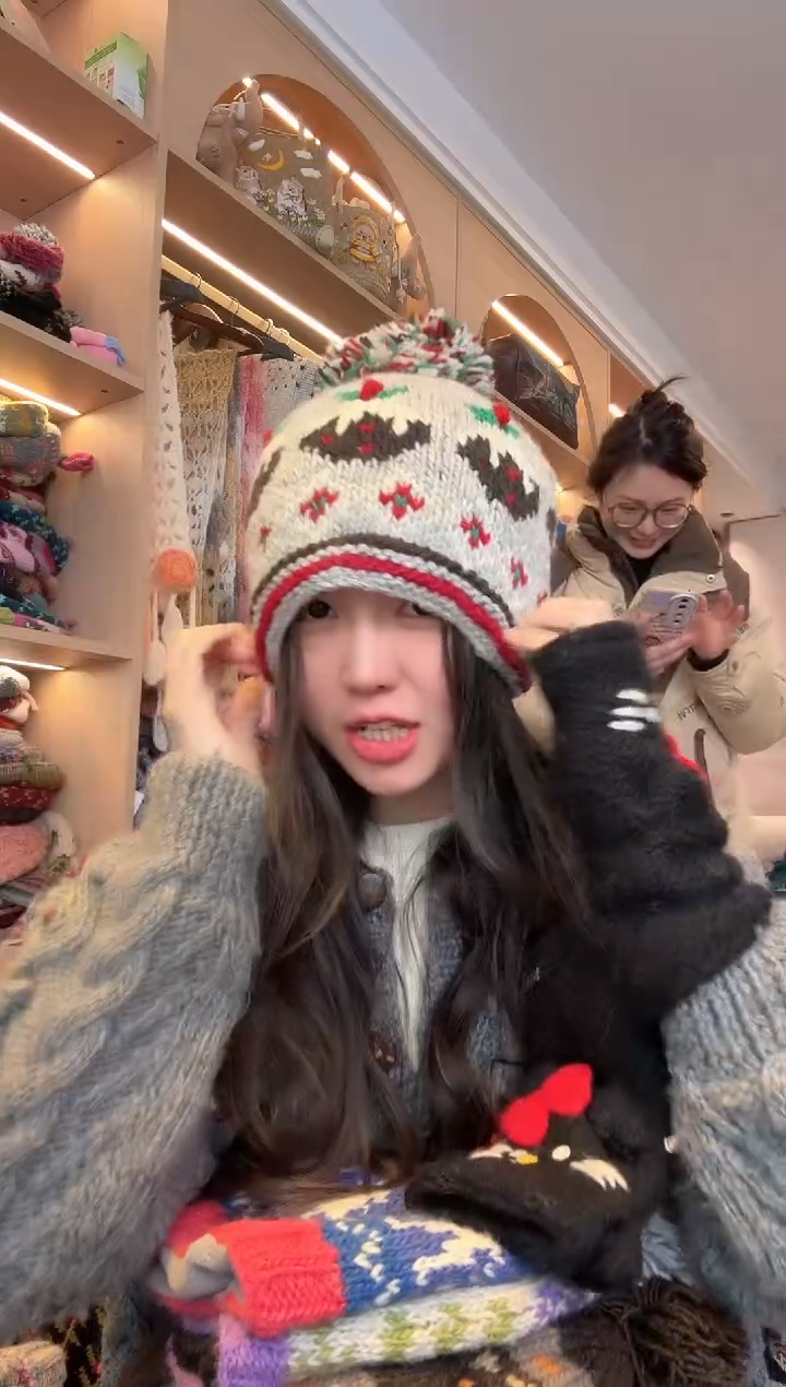 羊毛灰色蛋糕帽  