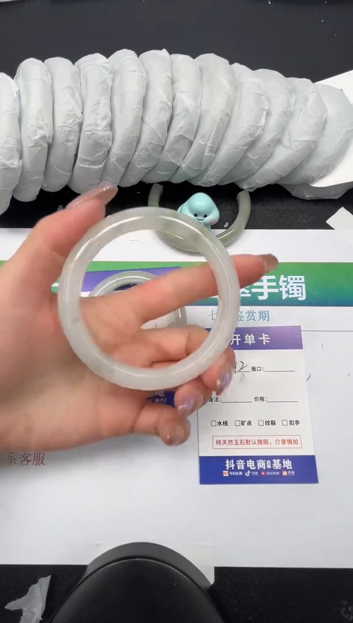 【闪购商品】石英质玉手镯未镶嵌212-60.2