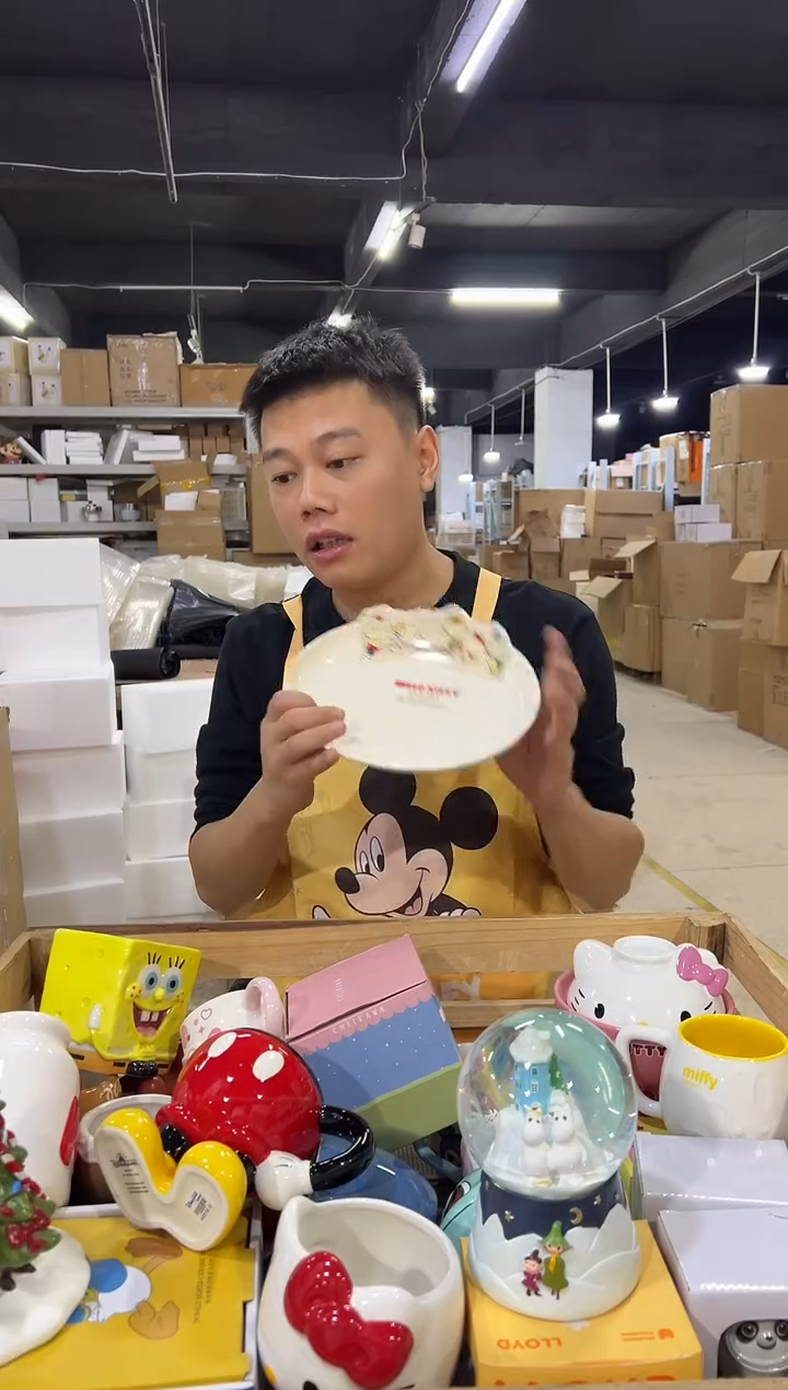 瓷片原盒kt猫一家人餐盘