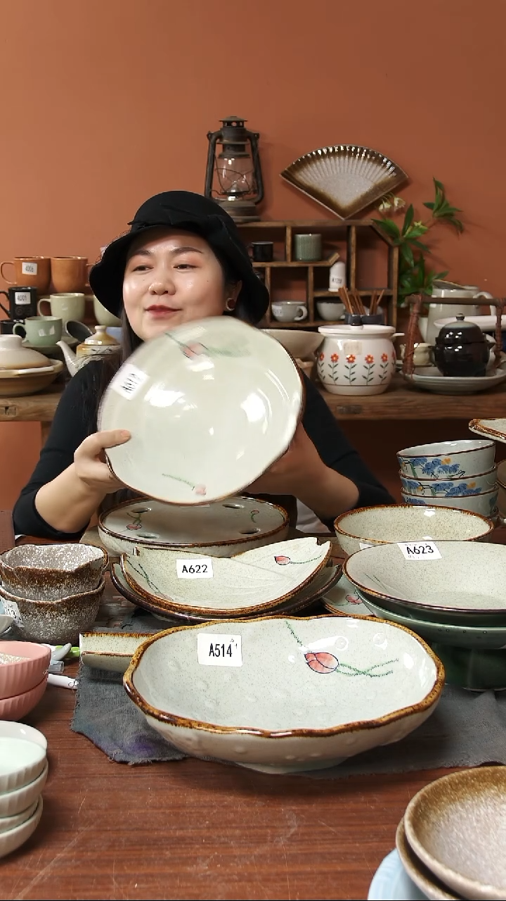 陶瓷A612陶瓷荷花螺纹高脚盘26*4.5一个微瑕