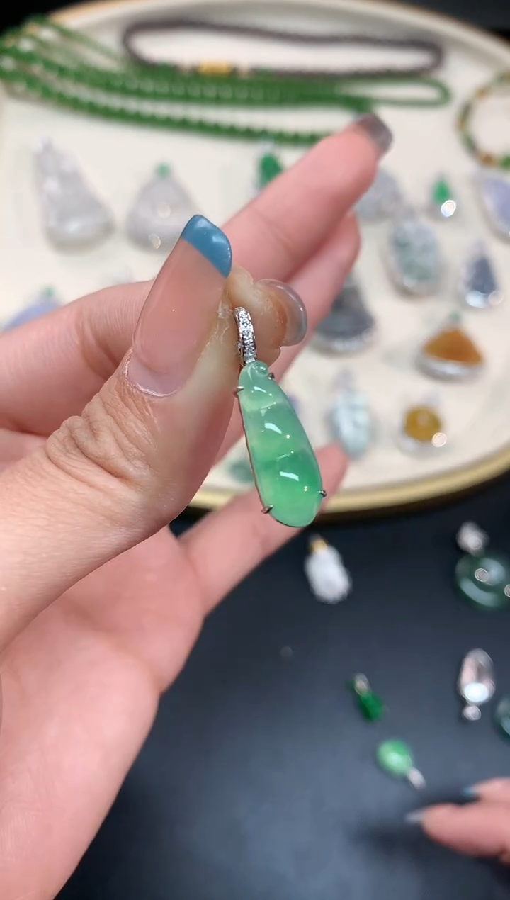 【闪购商品】翡翠吊坠(不含链)18K金镶嵌吊坠A200|1980