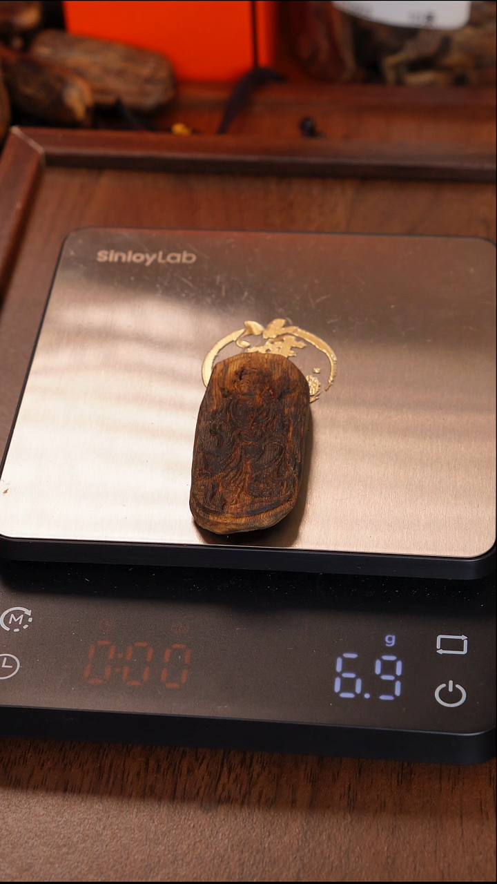 沉香吊坠w***࿐海南莺歌绿奇楠雕刻牌吊坠