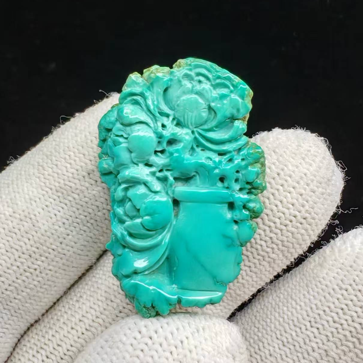 原矿高瓷玉化雕刻花开富贵吊坠，卡36*23*9mm,重9克