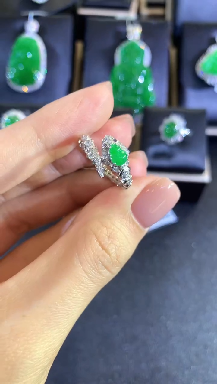 【闪购商品】翡翠戒指18K金镶嵌a66       