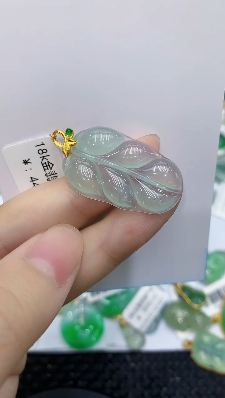 翡翠18K金镶嵌颈饰111111111