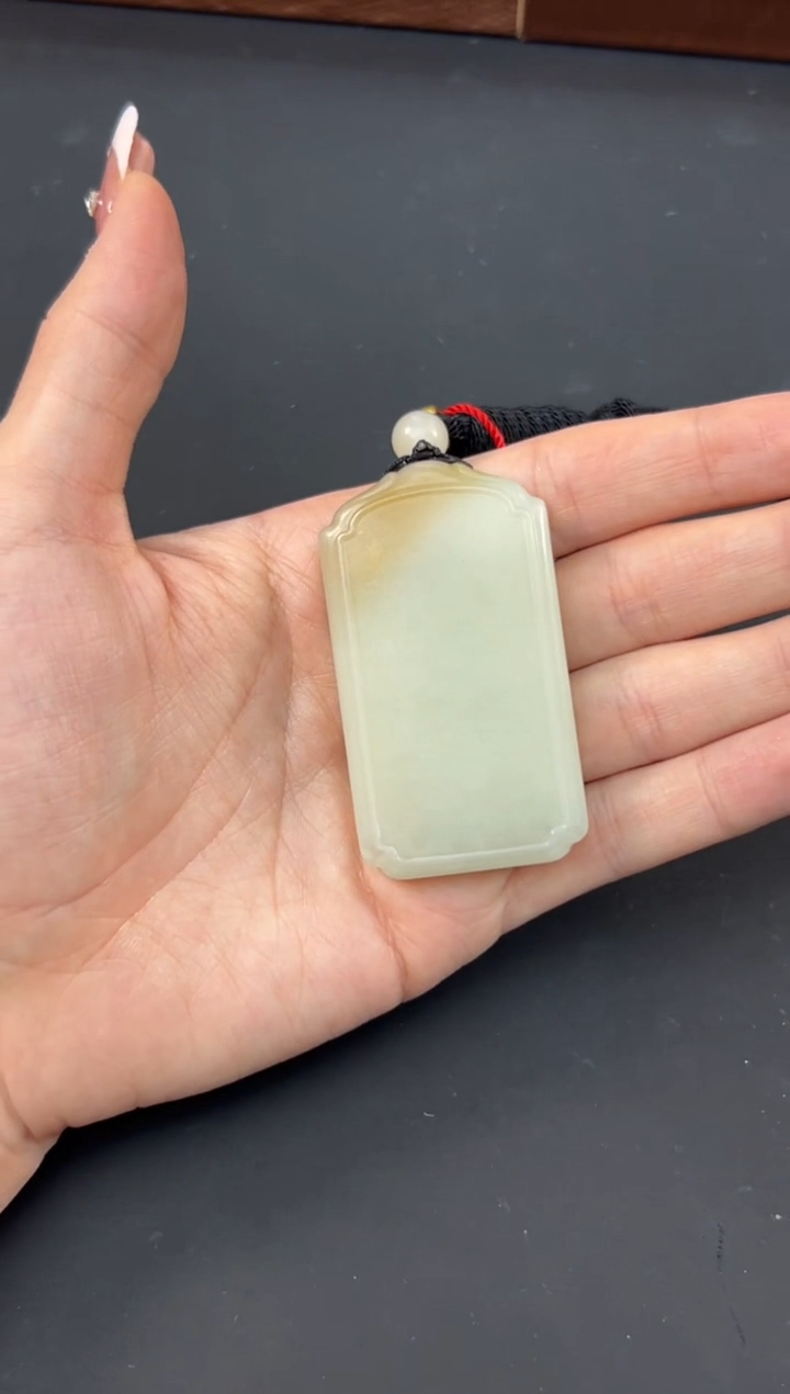 【闪购商品】和田玉吊坠(赠链)未镶嵌且末微色差迪克兰吊坠