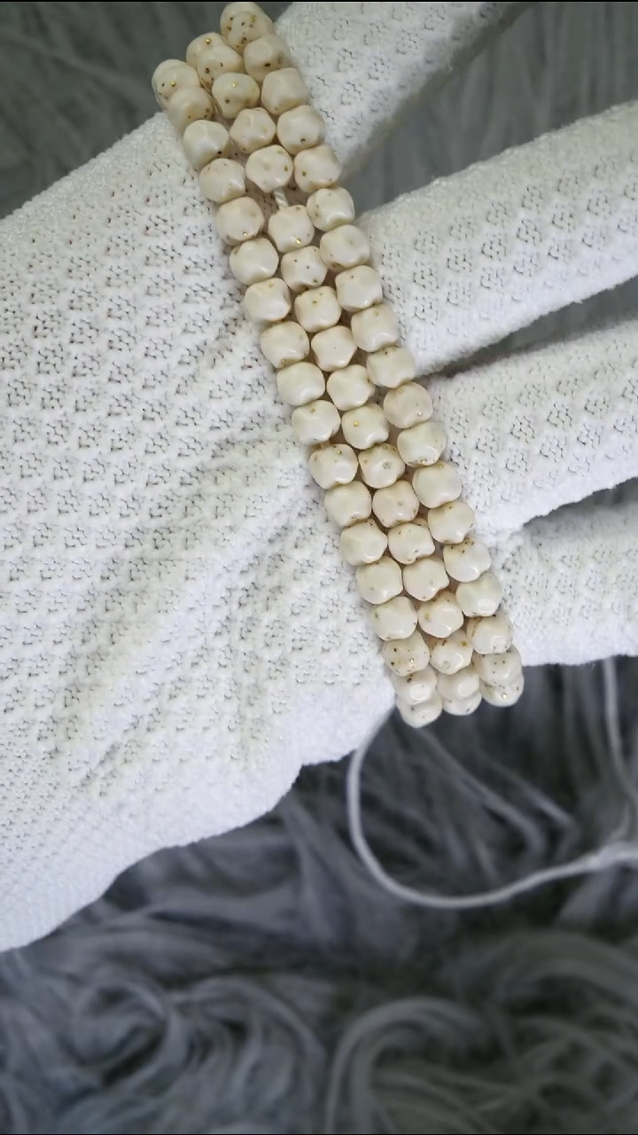 吊坠星月菩提精工细作 终成大器