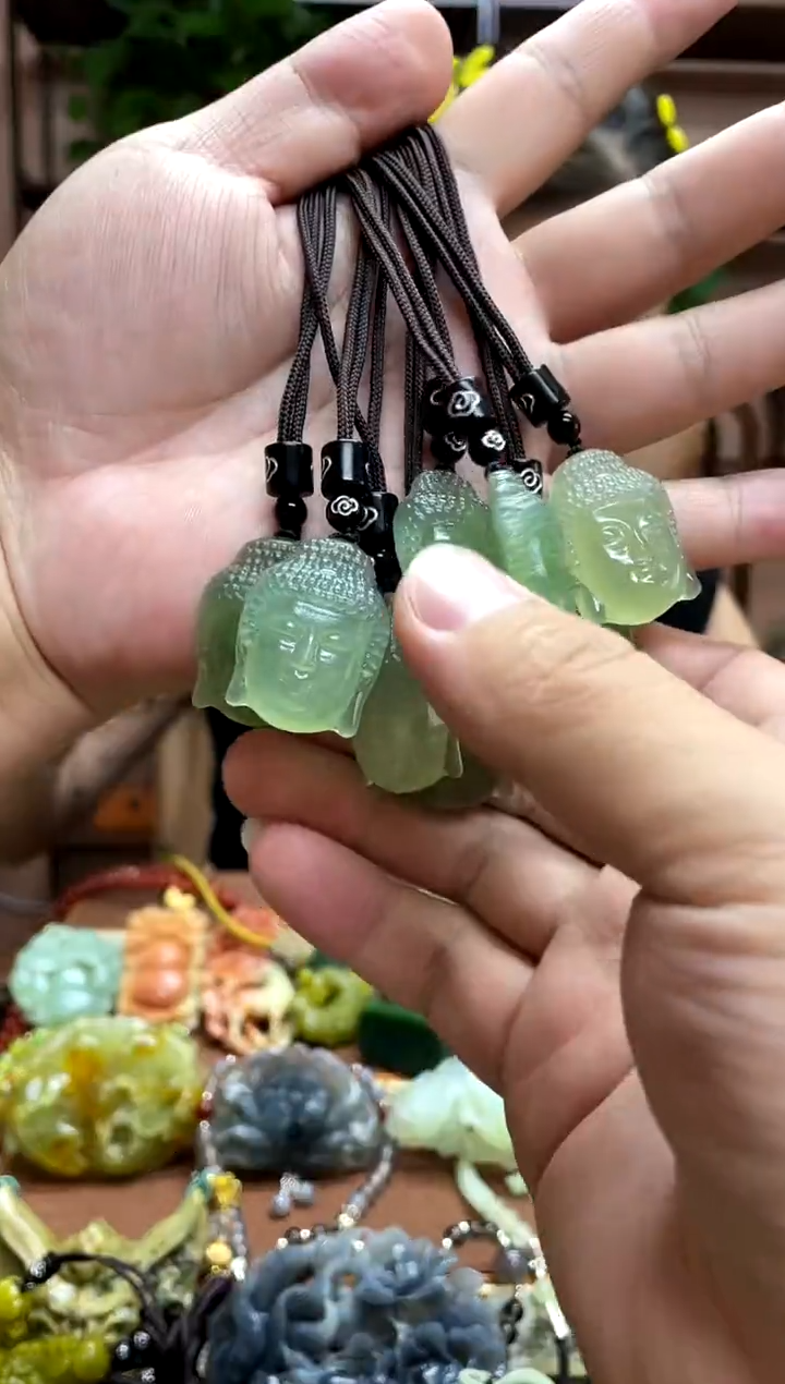 未镶嵌岫玉吊坠多样性发货发其中之一