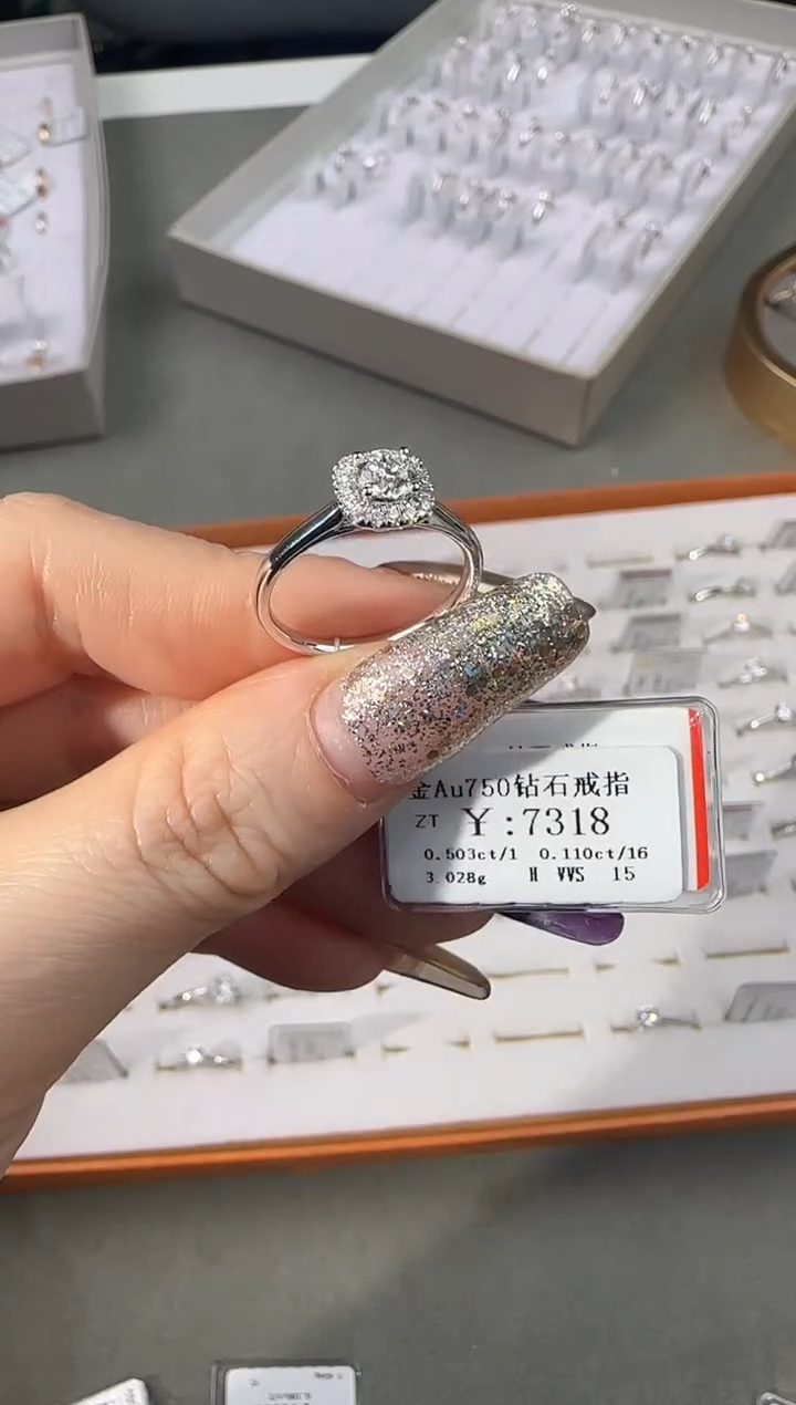 【闪购商品】钻石戒指/指环18K金镶嵌650000