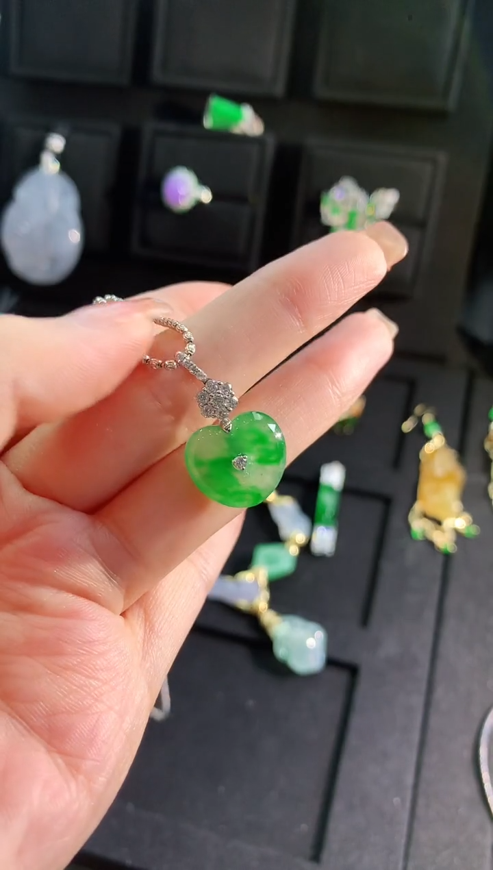 【闪购商品】翡翠吊坠(不含链)18K金镶嵌吊坠