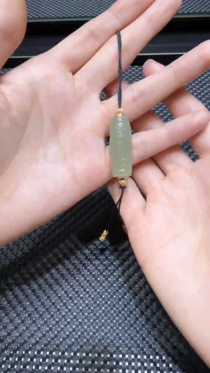 颈饰未镶嵌和田玉挂件