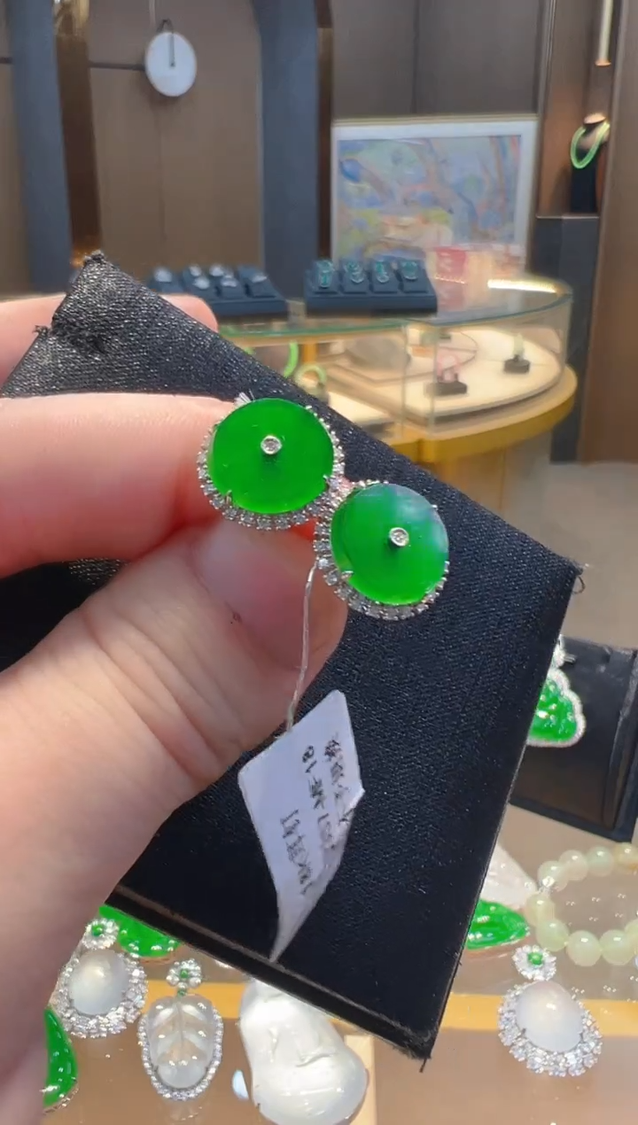 翡翠18K金镶嵌耳钉