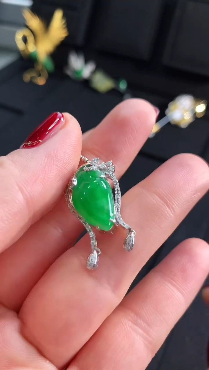 【闪购商品】翡翠吊坠(不含链)18K金镶嵌吊坠