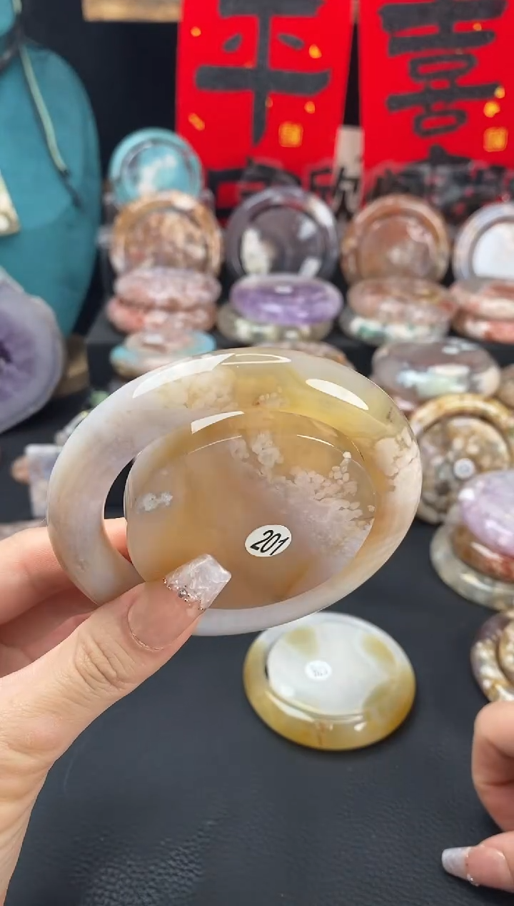 【闪购商品】石英质玉手镯（圆镯）未镶嵌58