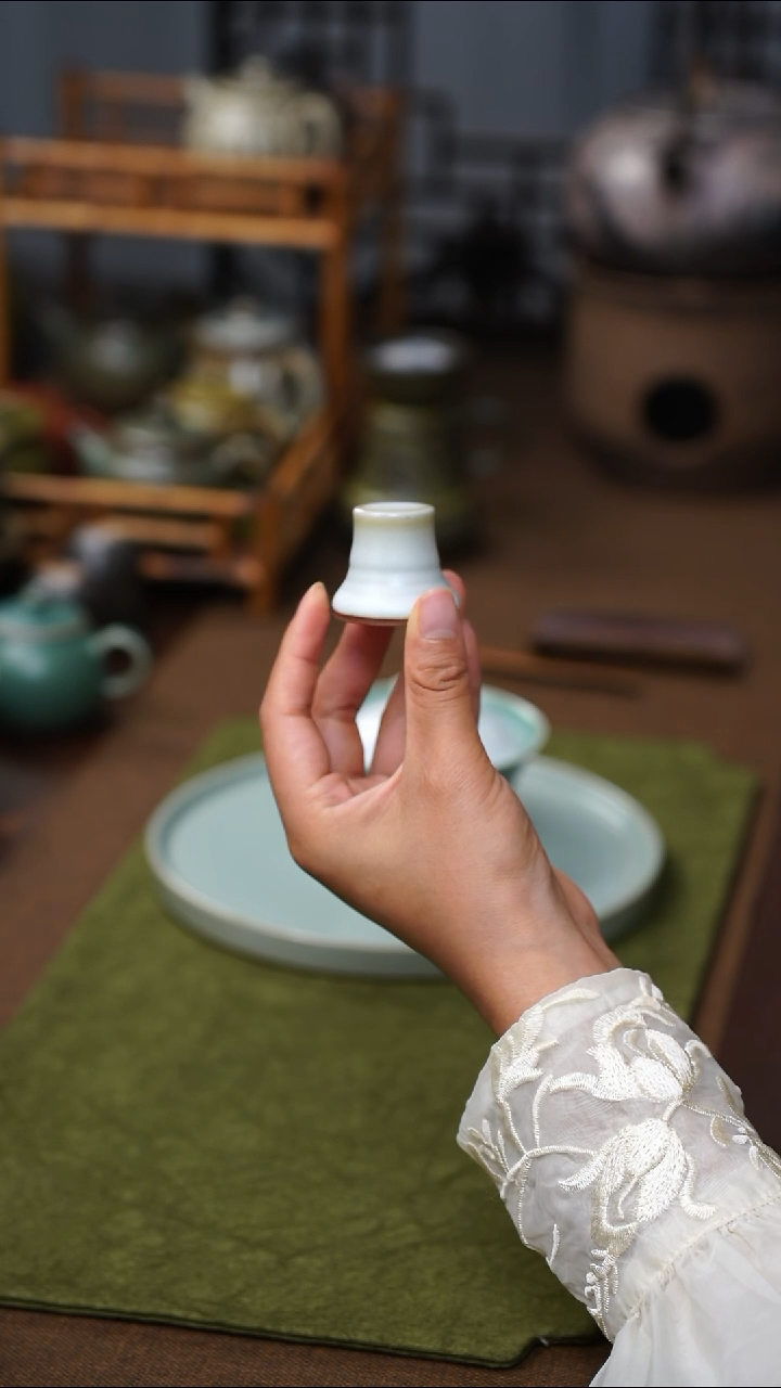 广达窑 粉青小塔盖置