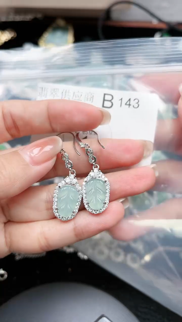 【闪购商品】翡翠颈饰未镶嵌143赠皮绳