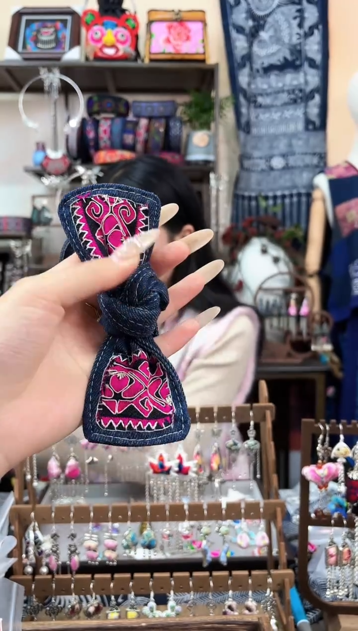 织绣民族风非遗老绣苗银饰品539