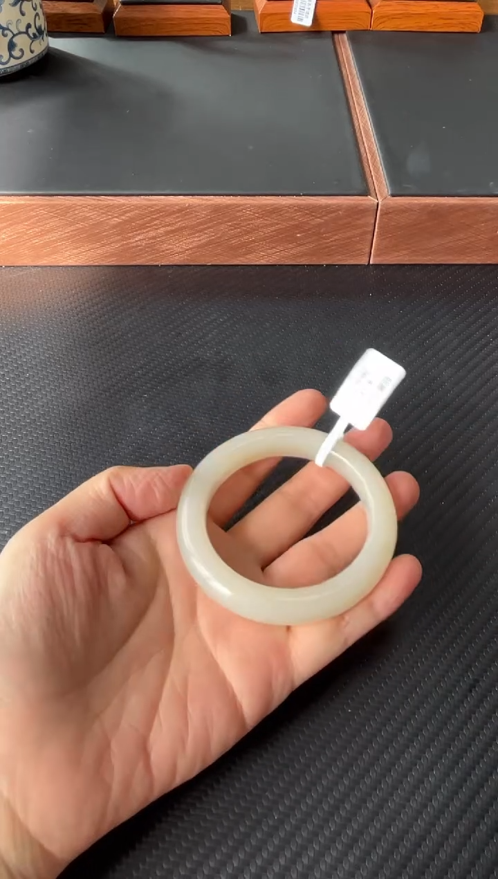 未镶嵌手镯和田玉黑山微色差54m