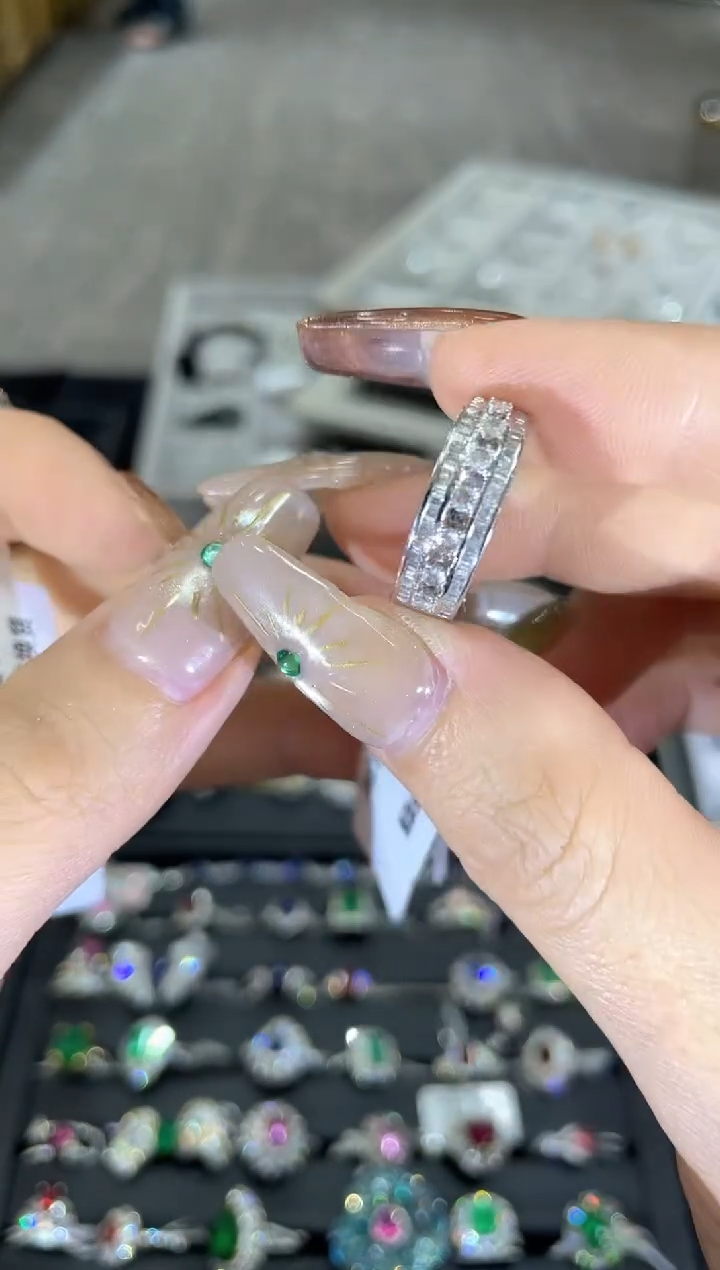 18K金镶嵌戒指钻石戒指YT