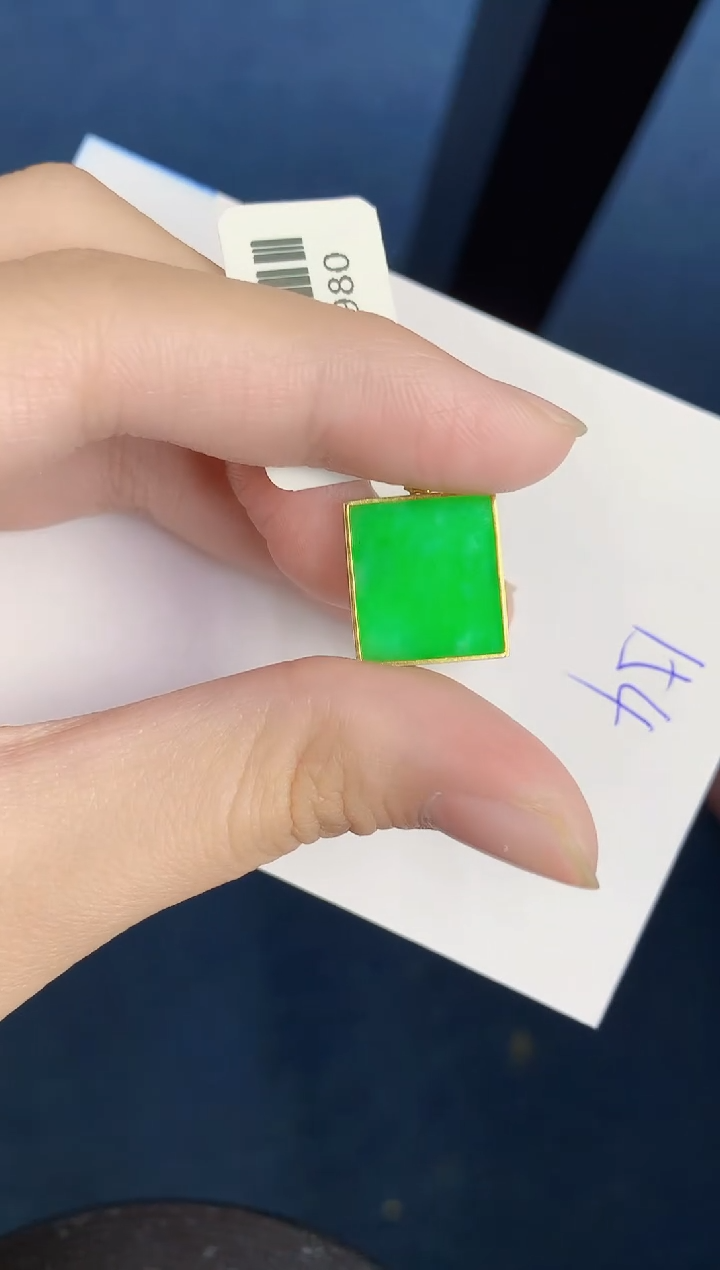 翡翠18K金镶嵌颈饰000000000