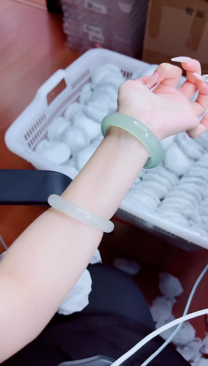 石英质玉手镯未镶嵌41/56.4