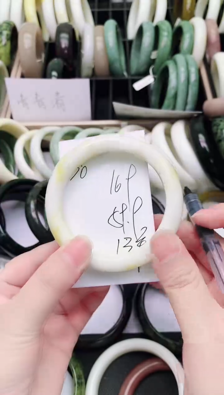 石英质玉未镶嵌手镯169