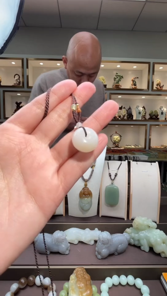 颈饰未镶嵌和田玉苏