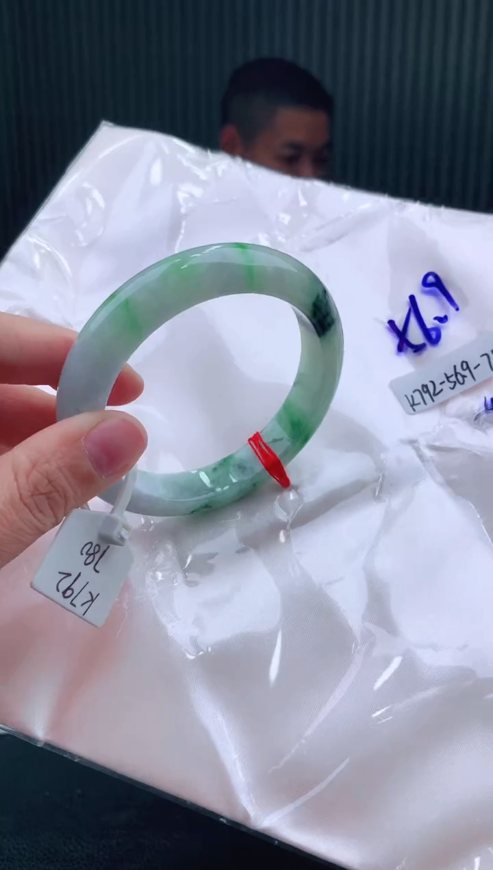 未镶嵌手镯翡翠56+