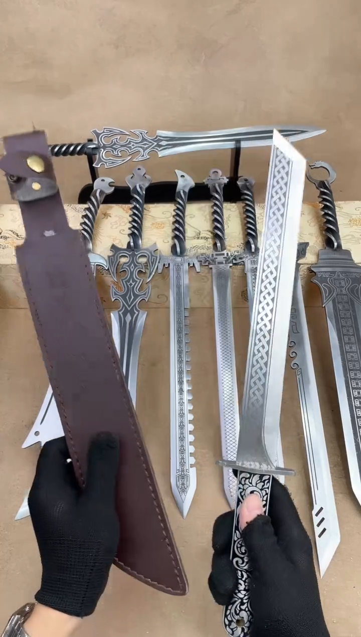 金属印花小唐桌面摆件