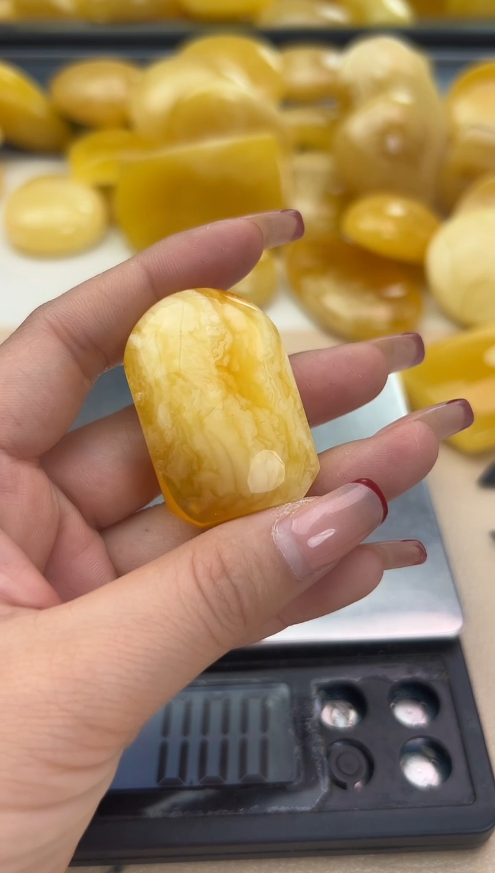 【闪购商品】琥珀裸石未镶嵌蜜蜡吊坠