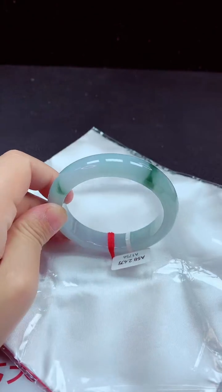 【闪购商品】翡翠手镯未镶嵌镯子58+