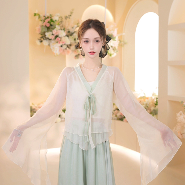 3653 D现代舞蹈演出服宽松轻薄撞色领双层天丝水袖系带上衣