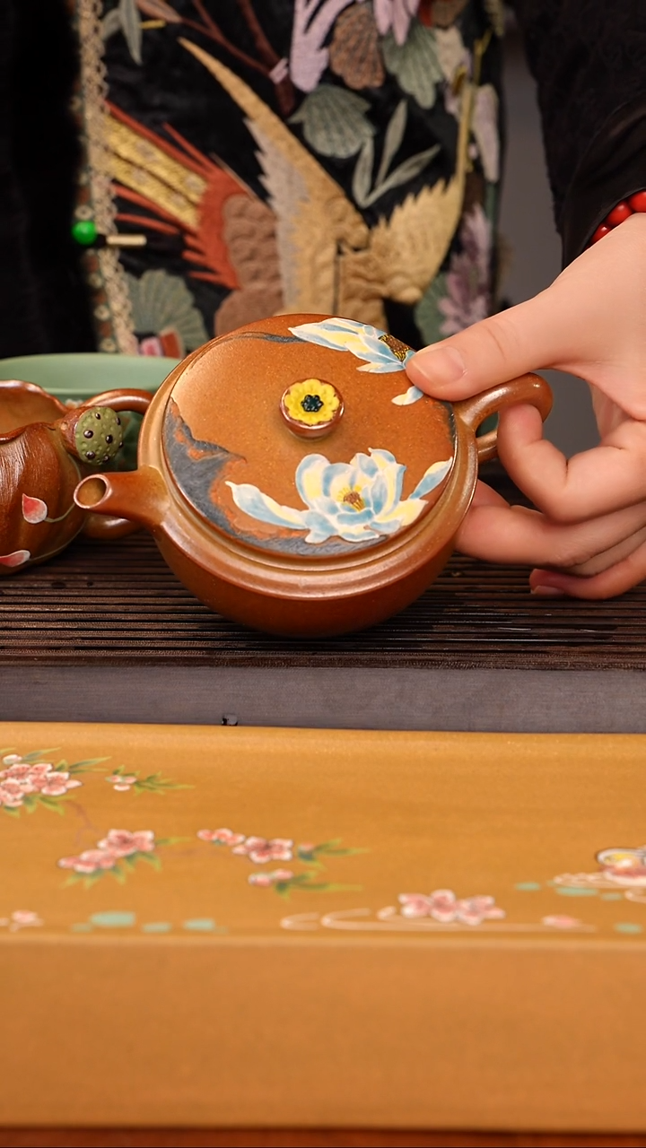 茶壶紫砂莲花汉瓦