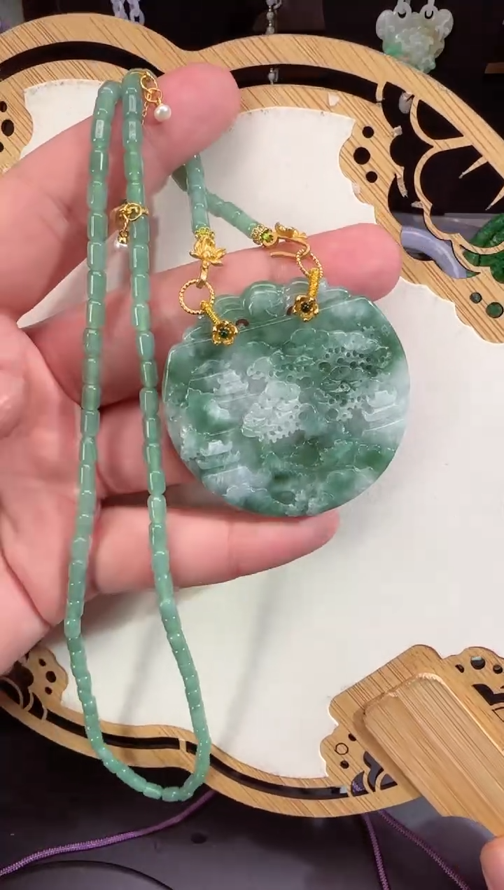 【闪购商品】翡翠颈饰未镶嵌牌子