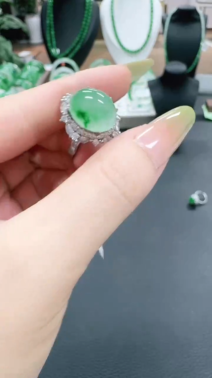 未镶嵌1石英质玉（非洲翠）/7832