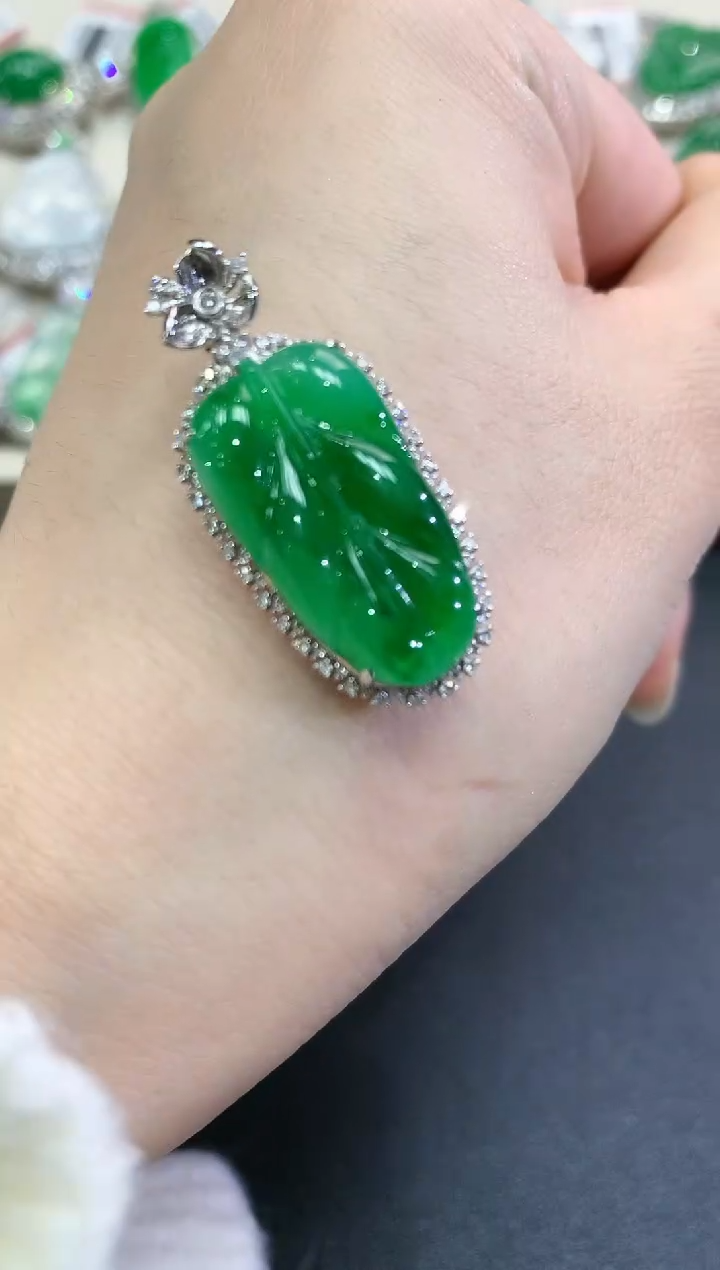 【闪购商品】翡翠颈饰18K金镶嵌B116