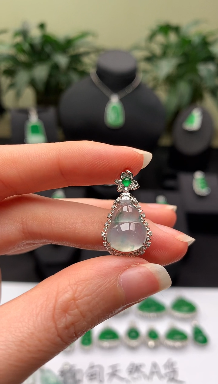 【闪购商品】翡翠颈饰18K金镶嵌葫芦