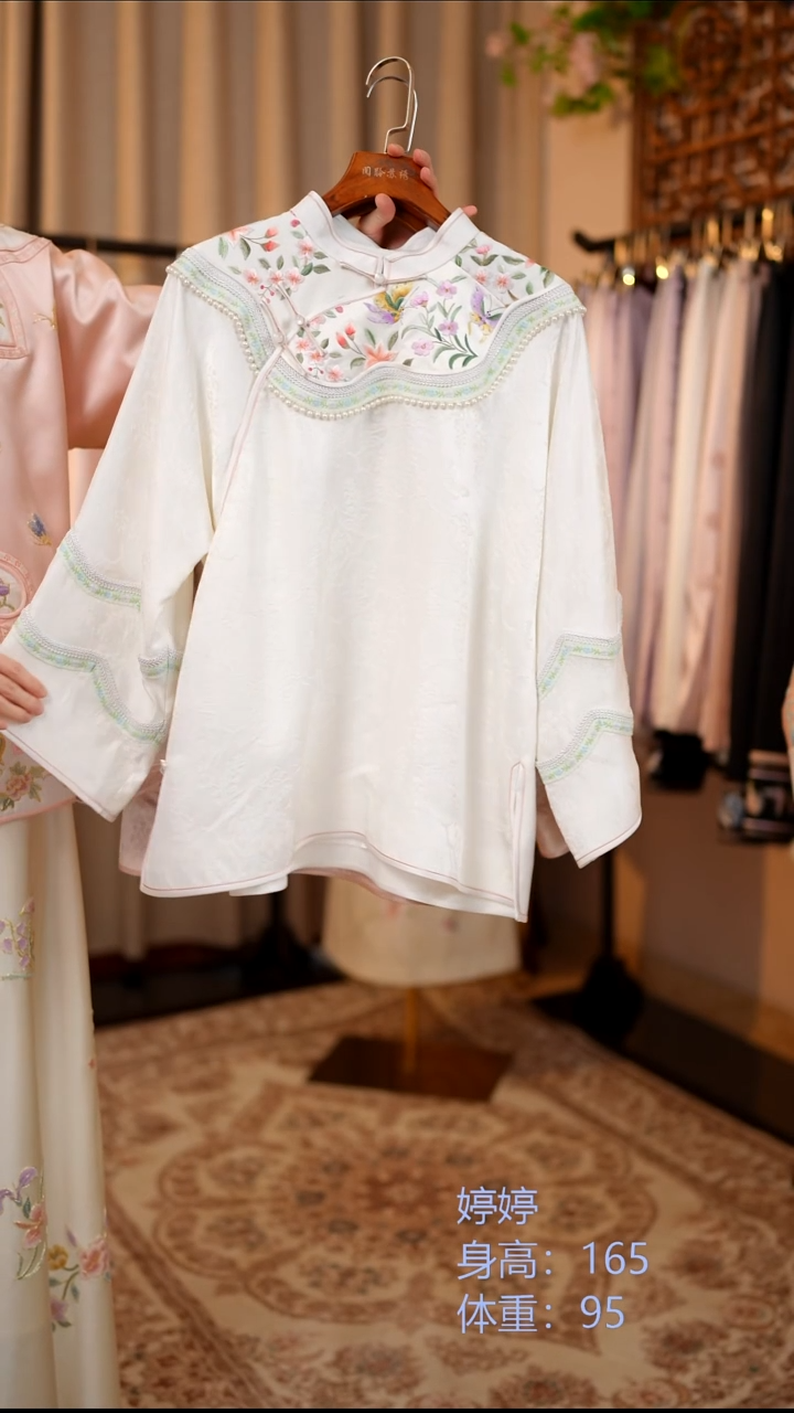织绣白色桑蚕丝上衣
