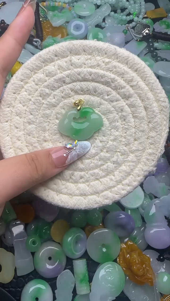 翡翠未镶嵌颈饰天然缅甸翡翠吊坠